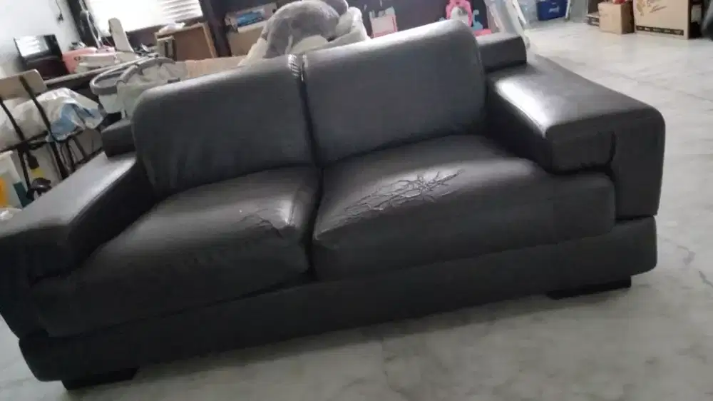 Sofa Mewah Empuk 2 Seater Warna Hitam