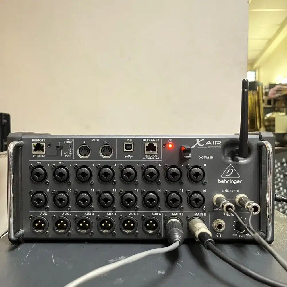 Behringer XR18 X Air 18-Channel Tablet-Controlled Digital Mixer Mixing