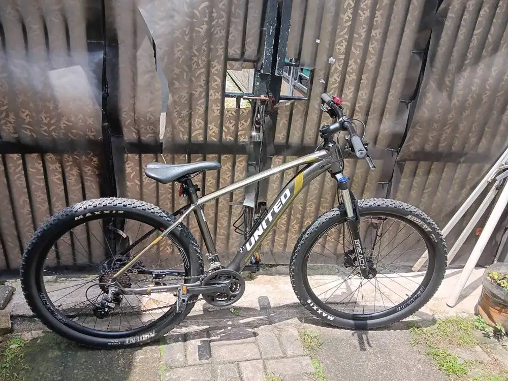 SEPEDA GUNUNG 27.5 MTB UNITED MONANZA 4.30