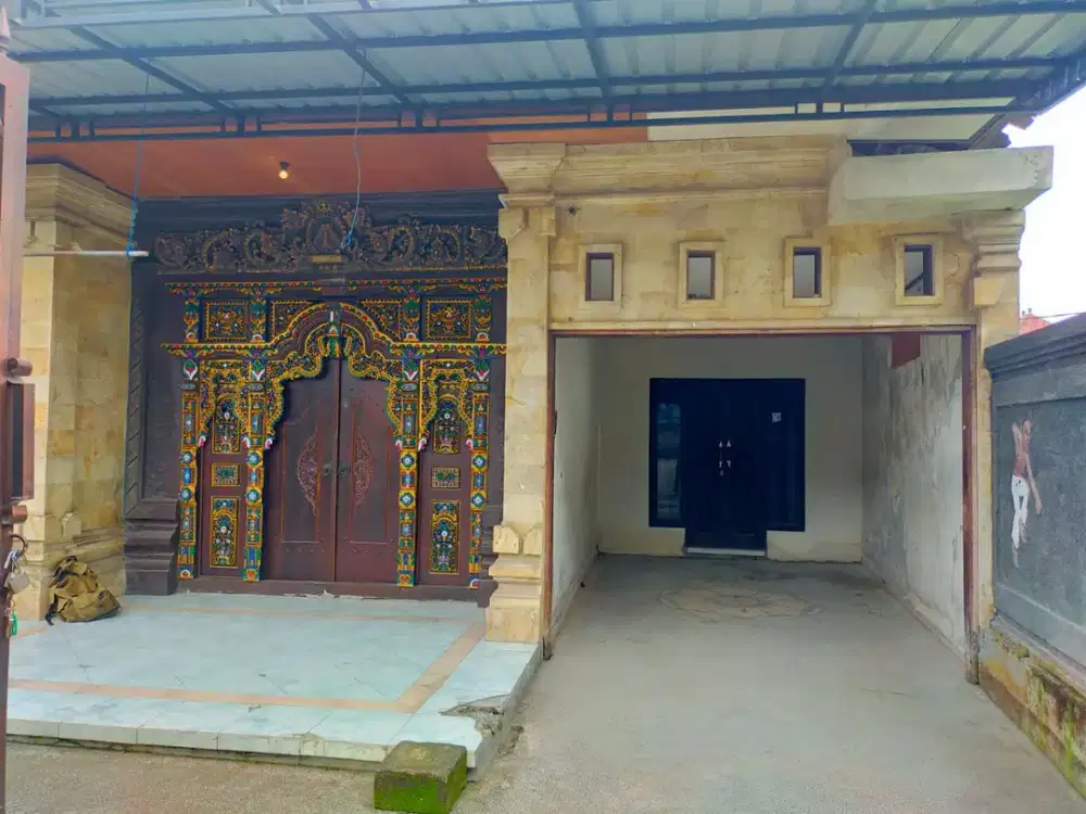 Rumah tinggal lokasi strategis Lingkungan tenang perumahan dan sawah Batubulan , Gianyar