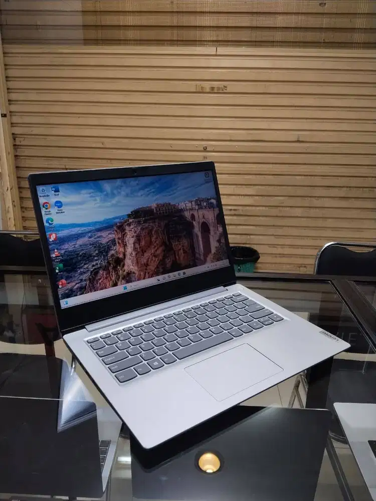 Lenovo Ideapad Slim 3 AMD 3020E RAM 8GB SSD 256GB M2 NVMe
