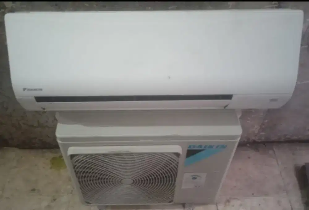 Jual ac daikin  1/2 pkR 32 lowwat 360watt kondisi 95% ori semua