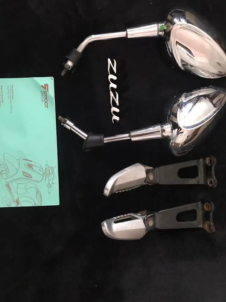 Smoot ZUZU Spion Footstep emblim & Buku