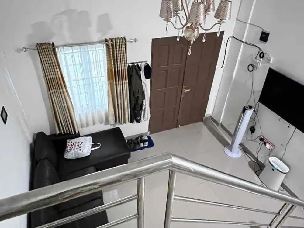 Dijual Rumah Komplek Perbatasan Palace