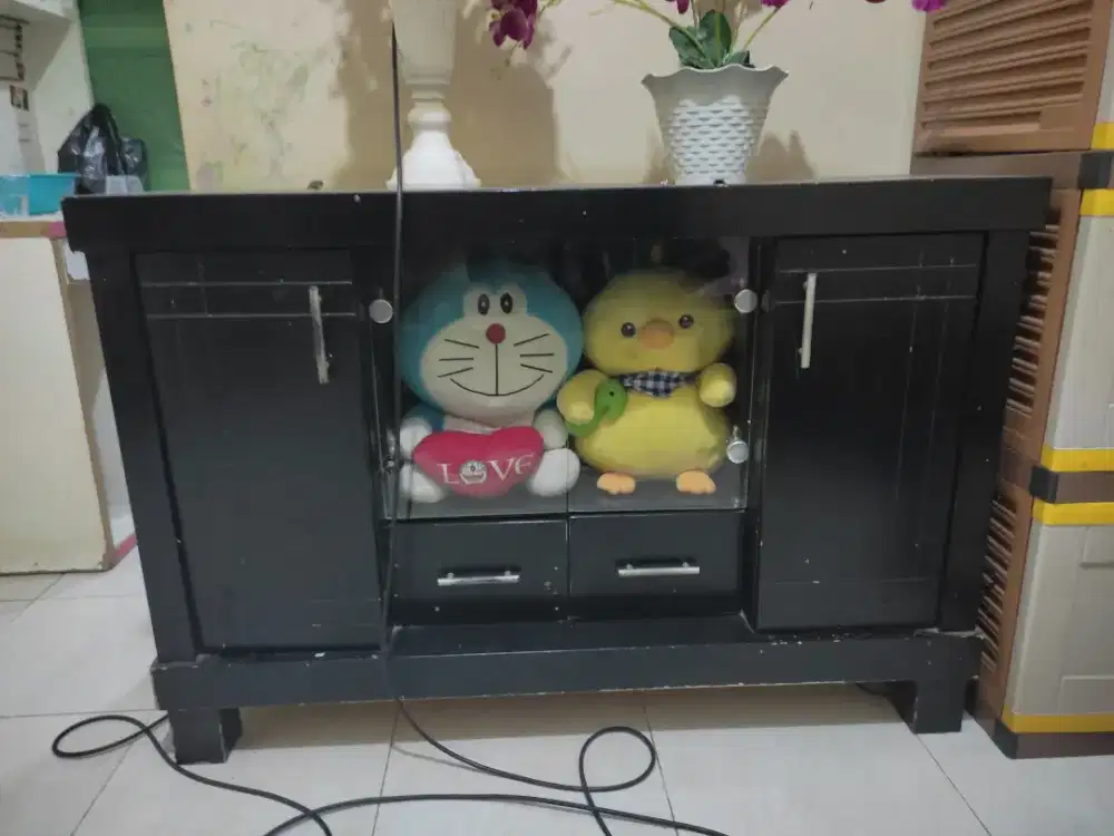 lemari tv kondisi masih bagus
