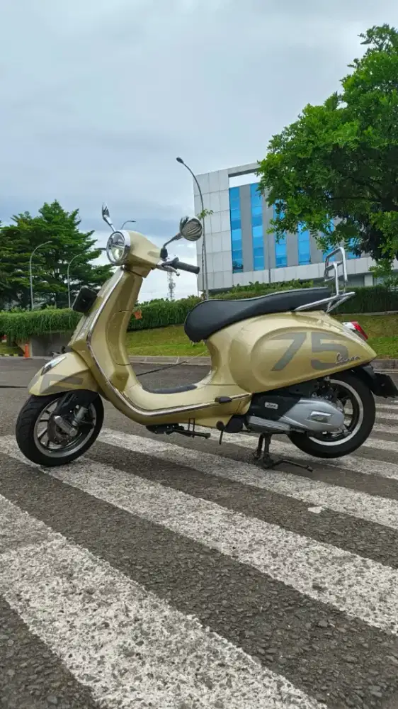 Vespa Primavera Anniversary 75 ,Limited