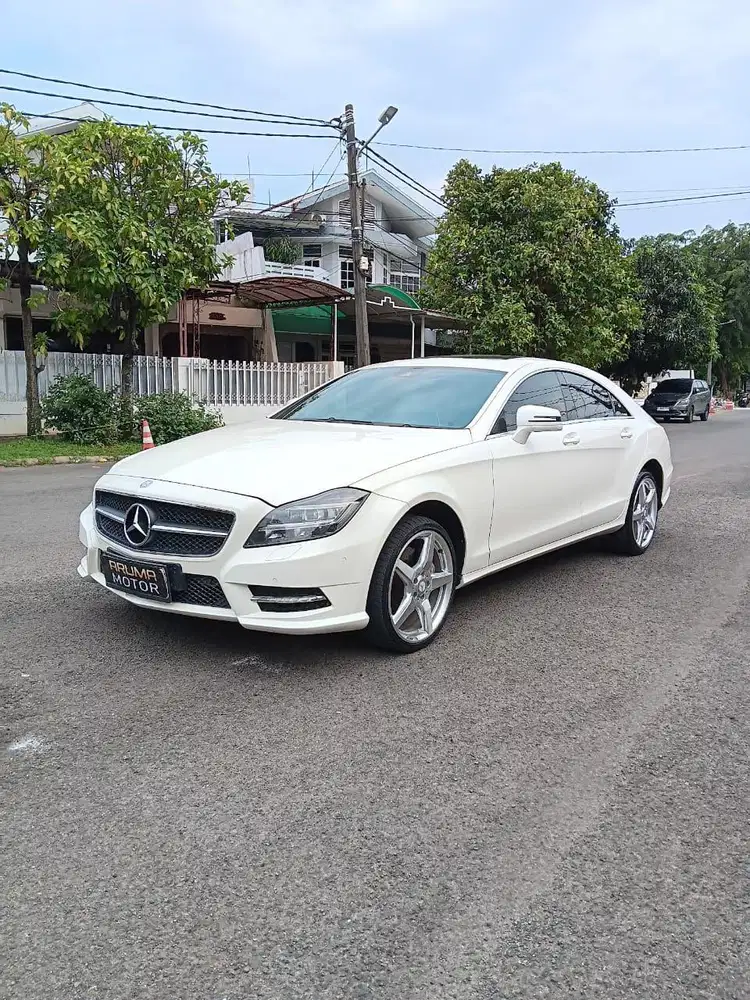 Mercy CLS350 AMG 2012 white on black low km full opt sunroof pbd dll