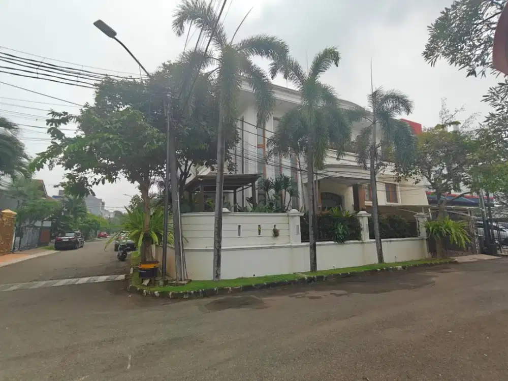 DIJUAL RUMAH DI GADING KIRANA ESTATE BARAT KELAPA GADING LT 329 LB 400 STRATEGIS 3 LANTAI HOOK RAPI DAN SIAP HUNI