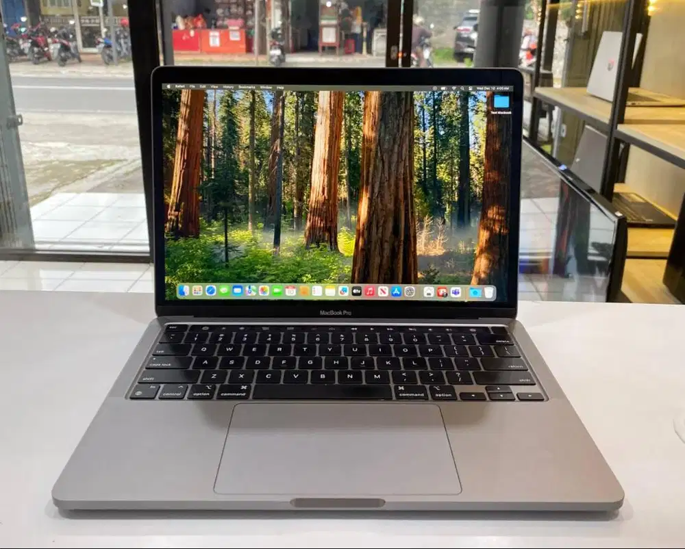 MacBook Pro M2 2022 RAM 8GB//256GB MacOS Sequoia Siap Multitasking