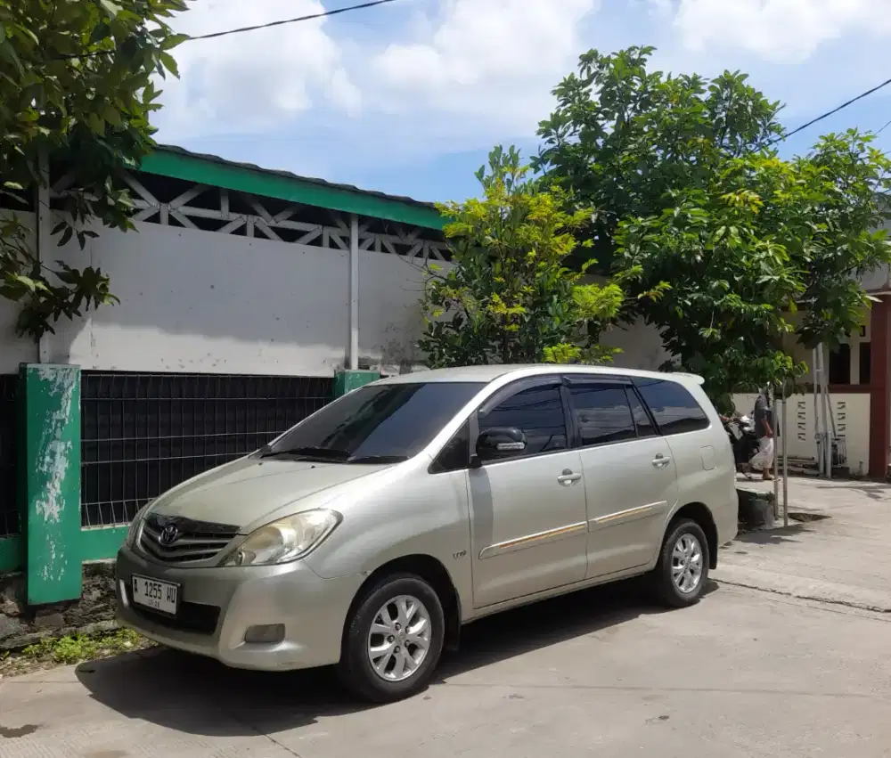 Toyota Inova G 2.0 a/t 2011