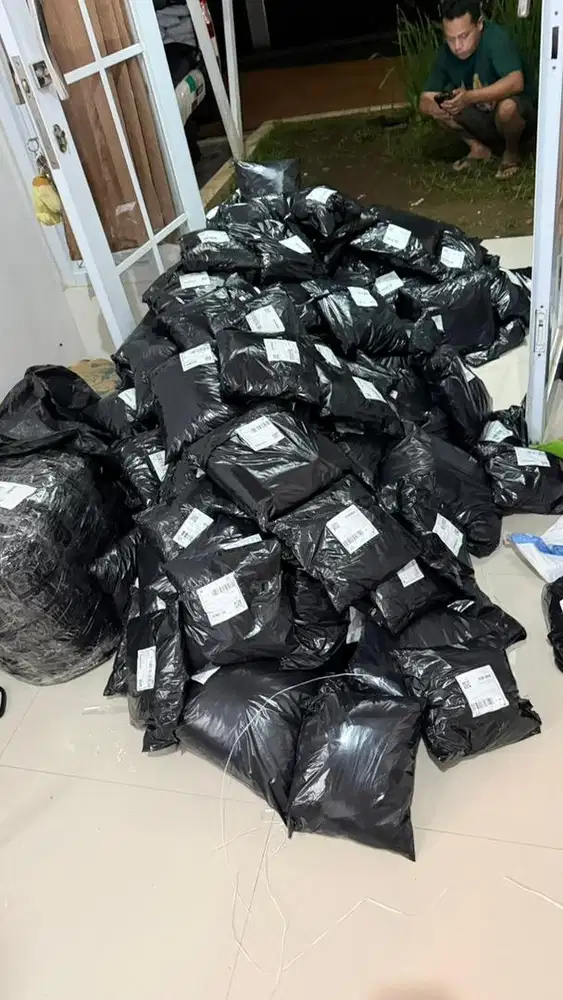 Admin host live shopee thrift perempuan