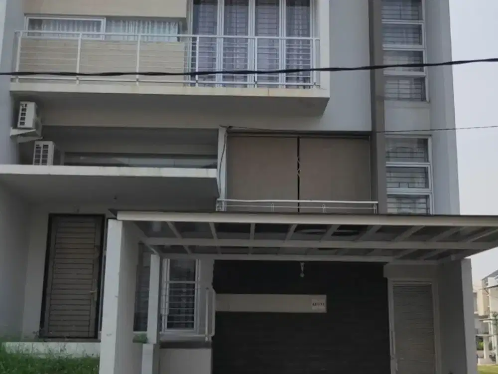Dijual Cepat Rumah 2,5 Lantai Full Furnish di Duta Garden