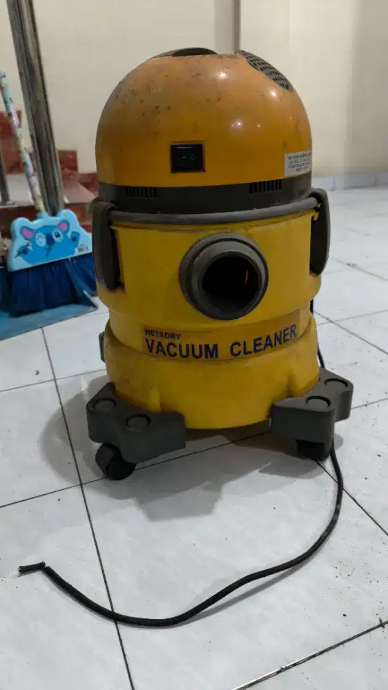 Wet and dry vacum cleaner