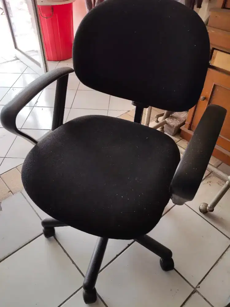 Kursi kantor ada gagang tangan SAVELO