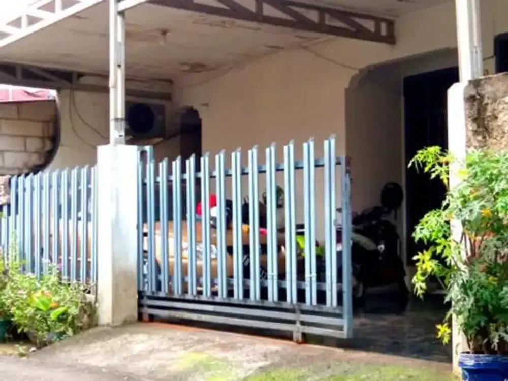 DIJUAL RUMAH TUA DI KAYUPUTIH  JAKARTA TIMUR