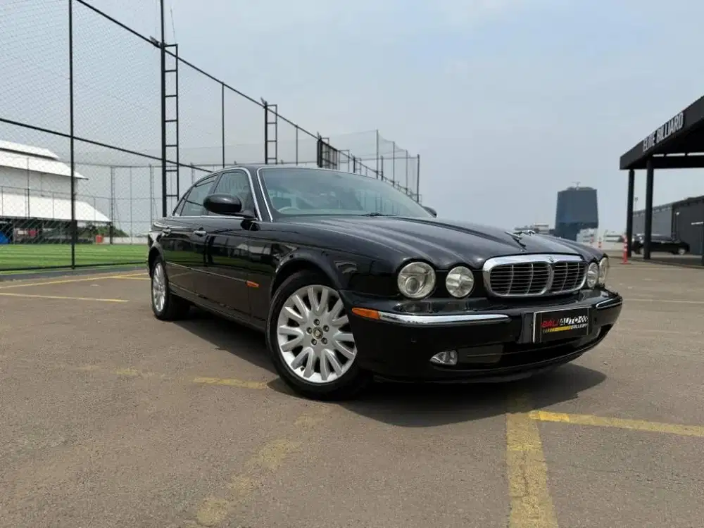 Jaguar XJ6 3.0 A/T 2004 Hitam,KM 79 RB