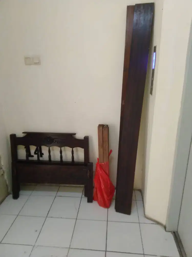 Di pan kayu jati barang masih mulus banget