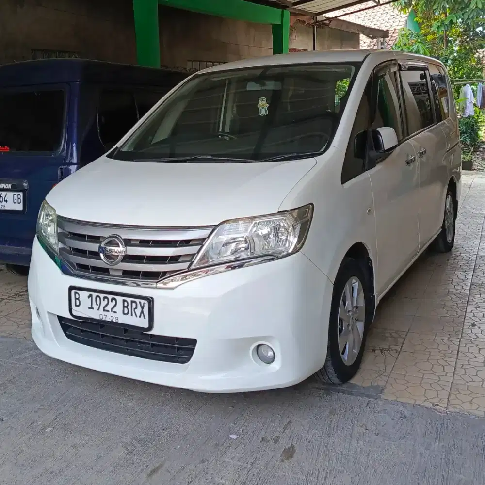 Serena 2.0 bensin AT tahun 2013