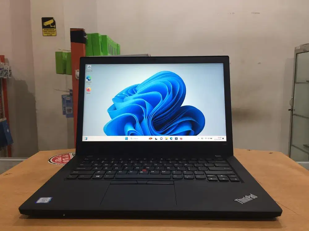 Lenovo ThinkPad T480 Core i5Gen8 Ram 8GB SSD 256GB FHD Mulus Sekali