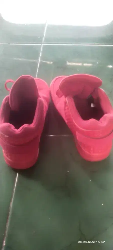 Sepatu asli sepatu