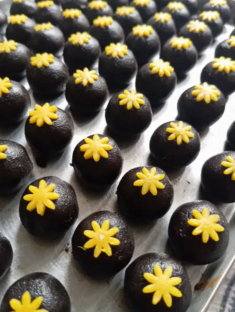 Asisten baking untuk buat kue lebaran