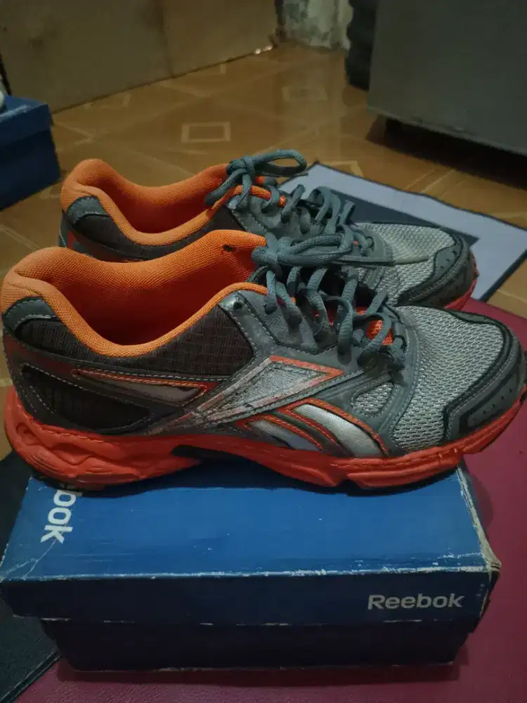 Reebok shoes bekas