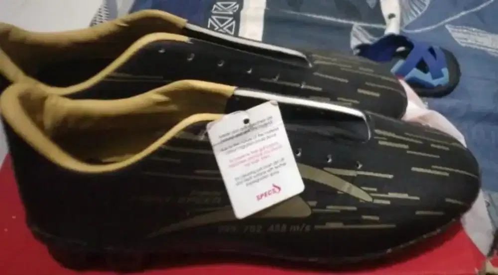 Sepatu futsal specs ls