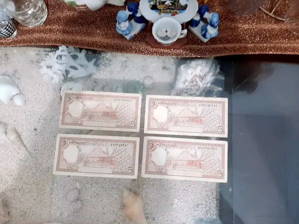 UANG KUNO RI TANPA TAHUN SERI WANITA MEMBATIK