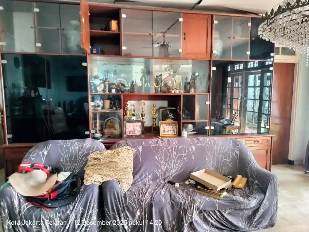 Jual lemari besar kaca jati