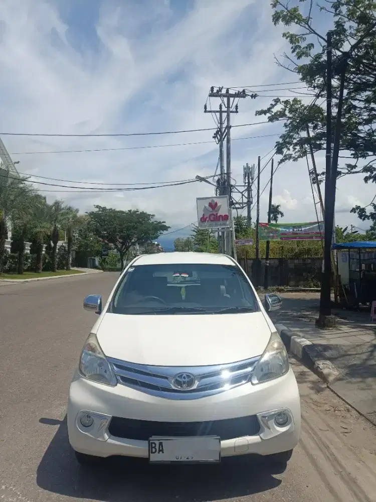 Mobil Avanza type G 2014