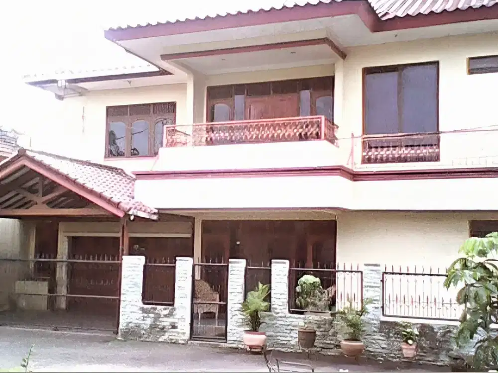 Rumah Bagus Dua Lanta Dekat Jalan Raya Di Duren Sawit Jakarta Timur