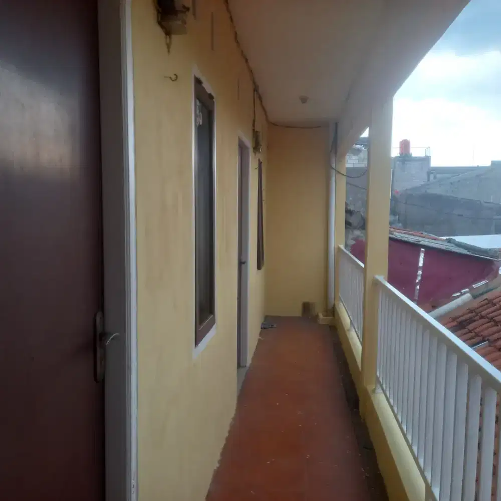 DISEWAKAN BULANAN RUMAH 3 PETAK DEKAT BINUS KEBON JERUK JAKBAR