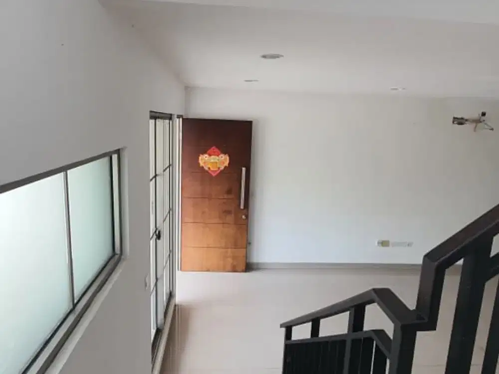 sewa rumah 2 lantai PIK 2 uk 6x15m kosongan