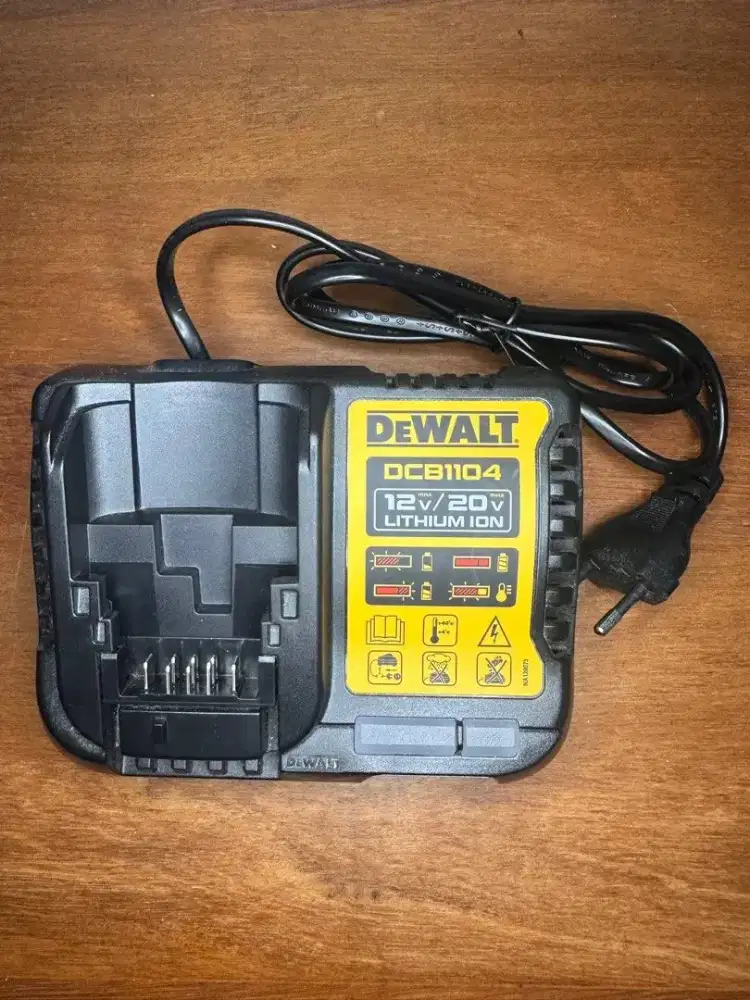 Dewalt DCB1104 12V MAX*/20V Battery Baterai Charger Li-Ion Cordless