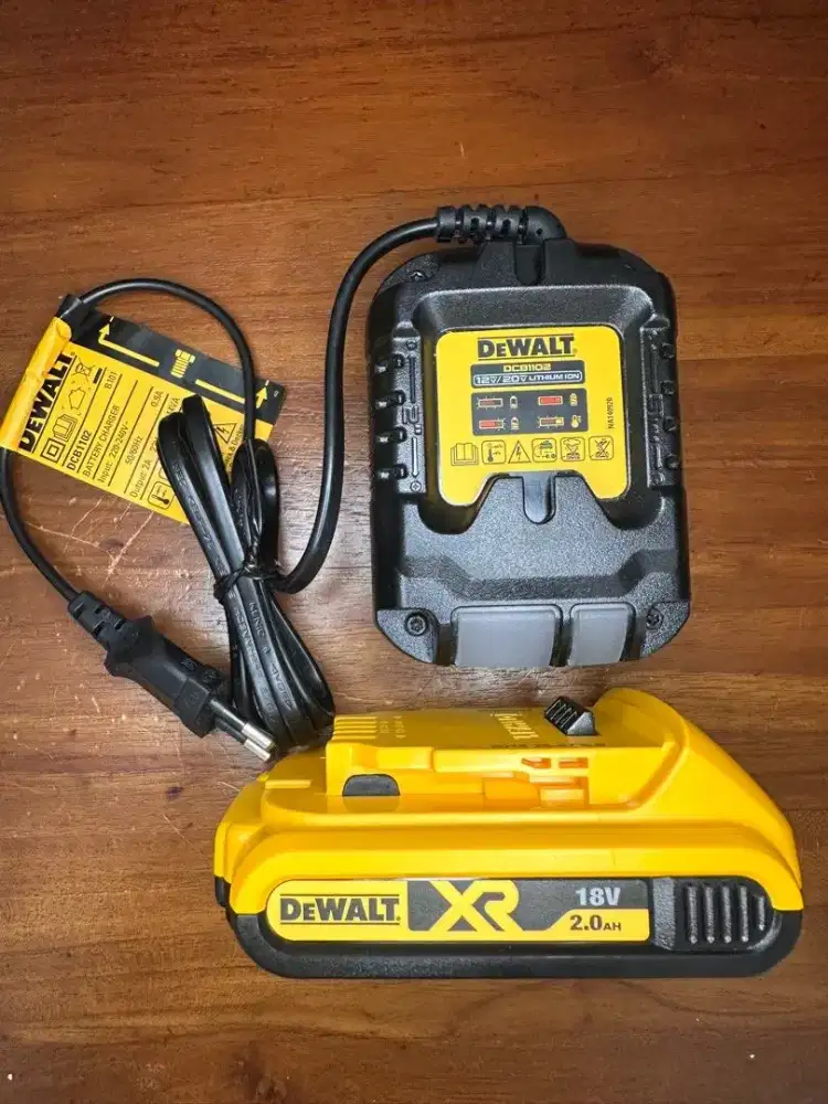 DEWALT 2.0Ah battery Dan Charger DCB1102 LITHIUM ION Cordless Listrik