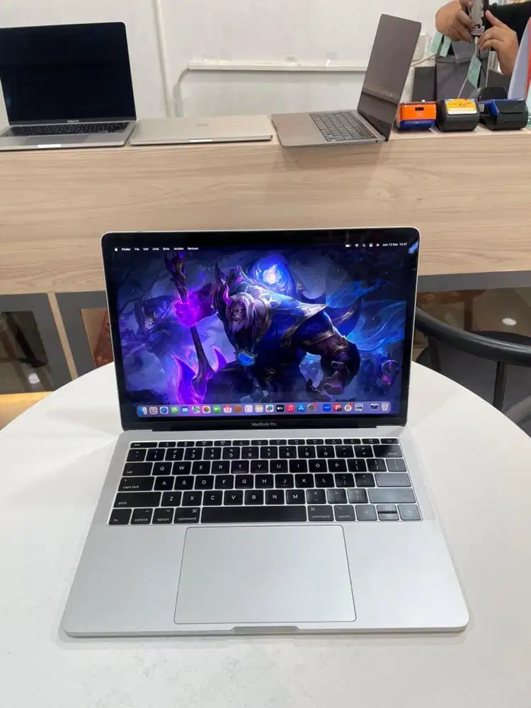 MacBook Pro i5 2017 8/256GB - silver