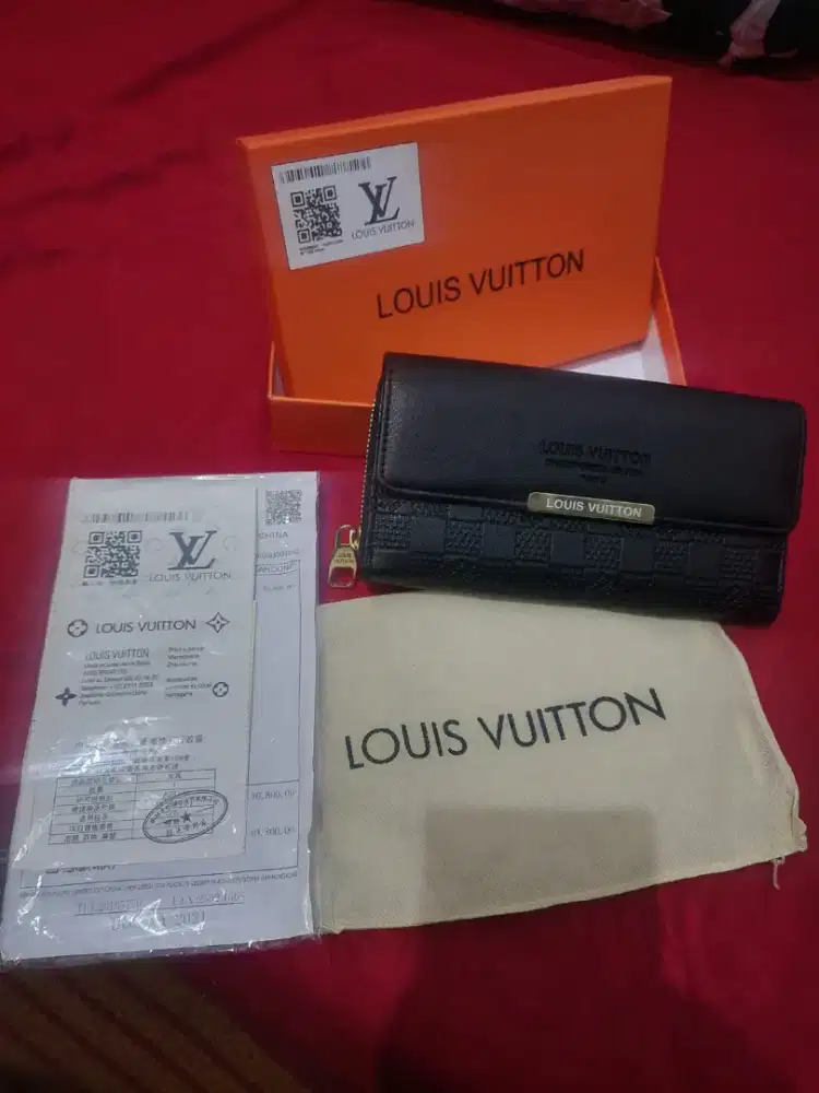 Dompet LOUIS VUITTON baru