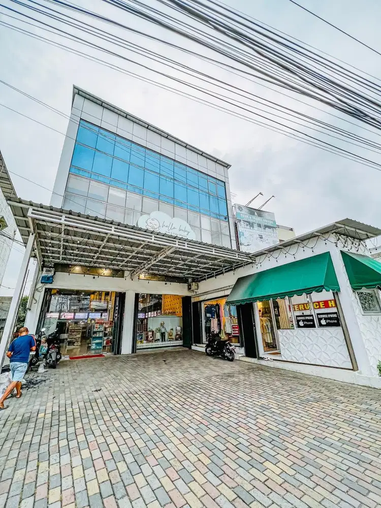 Dijual ruko gandeng 3, lengkap lift dan AC. Full furnished.