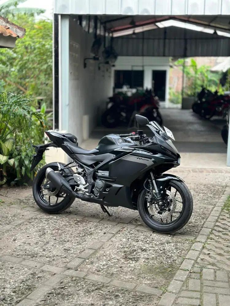 R25 V3 ABS SUPER LIKE NEW