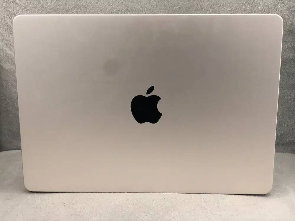 MacBook Air M2 2022 • 8/256GB • Starlight