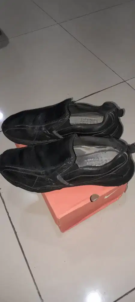 SKECHERS CLASSIC FIT LEATHER uk.46