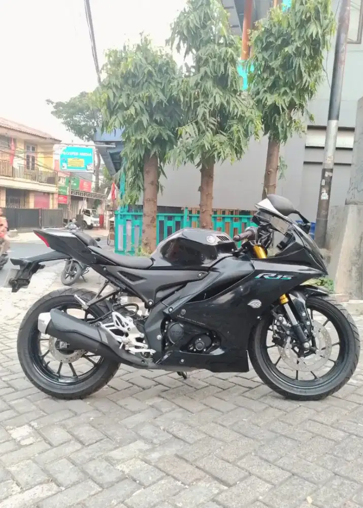R15 V4 HITAM TH 2022, DP 500 RIBU