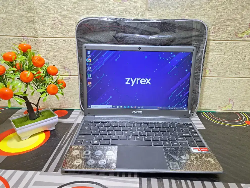 laptop zyrex slim AMD A9 ram 4 gb ssd 128 gb muluss no minus