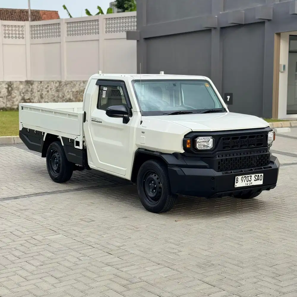 KM 3rb Toyota Hilux Rangga 2.0 Bensin Manual 2024 Putih Pick Up PU