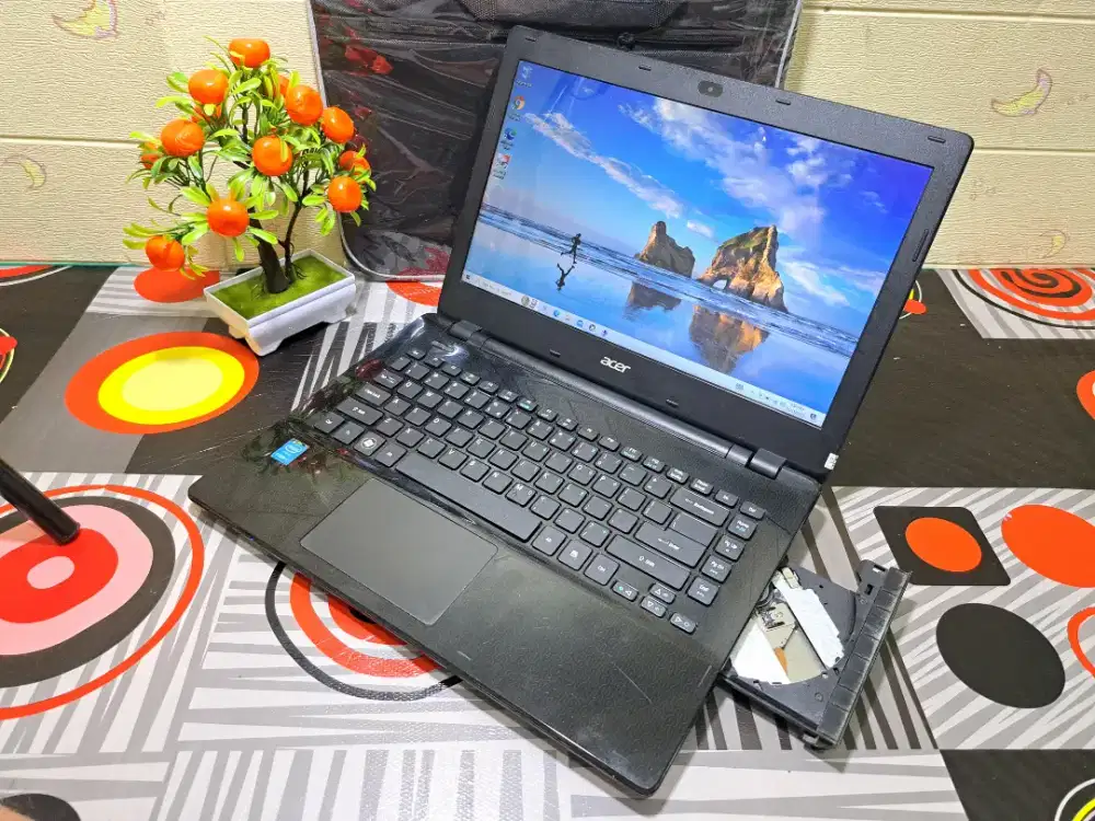 Laptop acer E5-471 core i3 ram 6 hdd 500 gb siap pakai