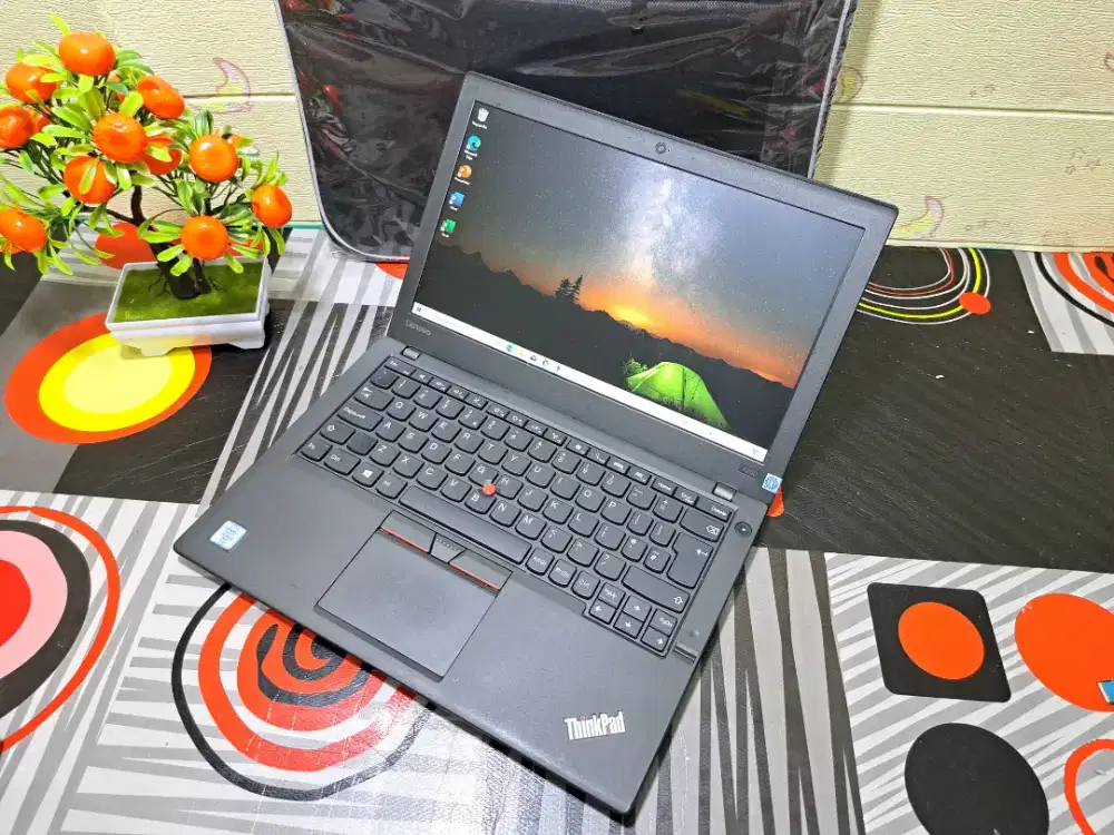 Lenovo Thinkpad X260 core i5 gen 6 ram 4 hdd 500 gb lancar jaya