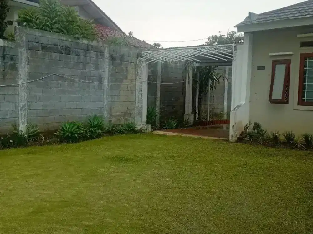Disewakan Rumah bagus, terawat, halaman luas di Cihanjuang Cisintok