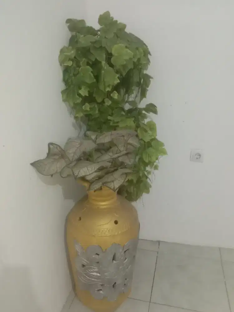 Edisi mau pindah pajangan Pot bunga 2 buah