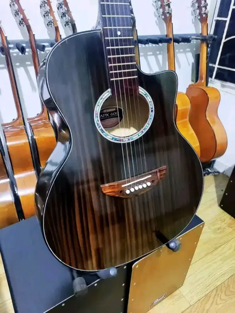 Guitar accoustic yamaha