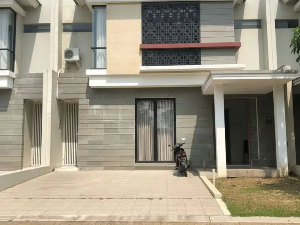 Rumah Northwest Lake Citraland Depan Danau